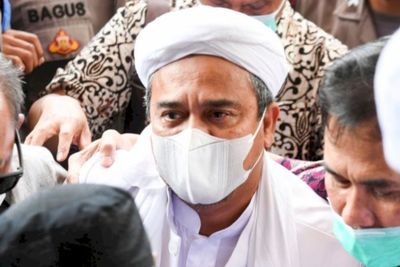 Hakim Beberkan Hal Ringankan Habib Rizieq di Persidangan: Terdakwa Tokoh Agama