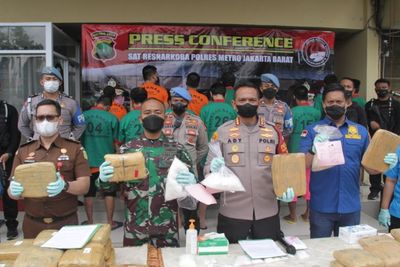 165 Kg Ganja dan 4,5 Kg Sabu Dimusnahkan Polres Jakbar