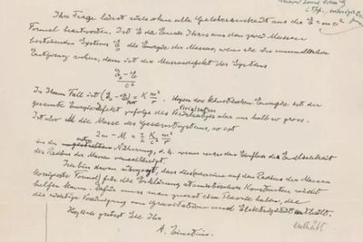 Surat Tulis Tangan E = mc2 Milik Albert Einstein Laku US$1,2 Juta di Pelelangan