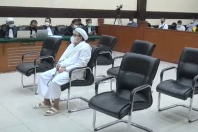 BREAKING NEWS: Habib Rizieq Shihab Divonis Denda Rp20 Juta di Kasus Kerumunan