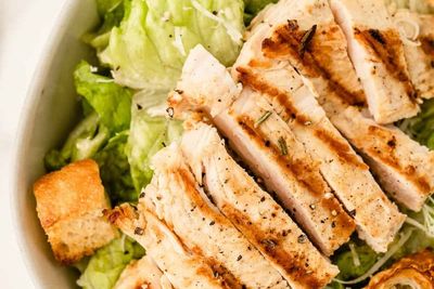 Resep Membuat Chicken Caesar Salad Yang Enak dan Lezat