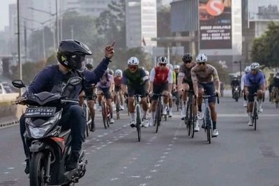 Pemotor Plat AA yang Acungkan Jari Tengah ke Rombongan Pesepeda dari Kebumen?