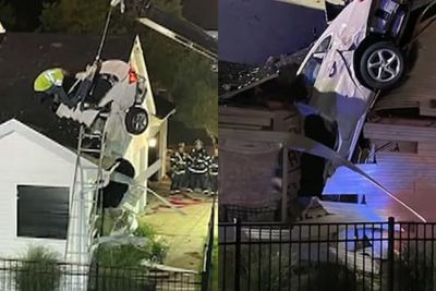 Aneh, Mobil Chevy Malibu Ini Alami Kecelakaan Sampai Mendarat di Atap Rumah