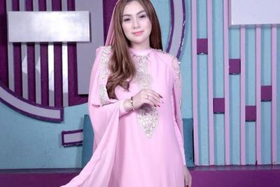 Ibunda Celine Evangelista Hamil Bayi Kembar di Usia Setengah Abad, Puterinya Gak Tau