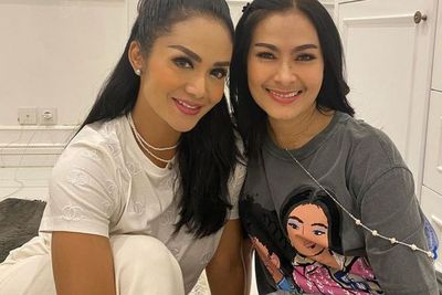 Iis Dahlia Unggah Foto Kece Bareng Krisdayanti, Netizen: Kawal Marhaban Tiba