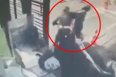 Tak Patuhi Prokes, Driver Ojol Baku Hantam dengan Satpam Perumahan di BSD Usai Adu Mulut