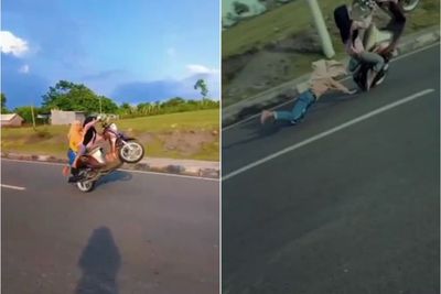 Duh! Hendak Lakukan Freestyle Pakai Motor di Jalan, 2 Cewek ini Malah Terjungkal ke Aspal