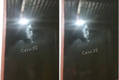 Geger, Penampakan Wajah Pria Berambut Panjang Mirip Yesus di Kaca Jendela Warga Larantuka