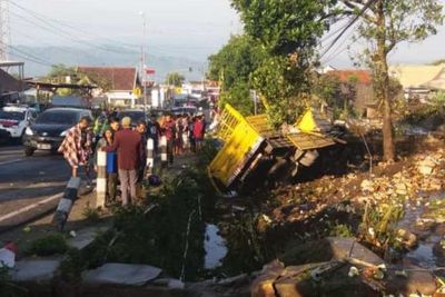 Kecelakaan Truk di Kertek Wonosobo Hantam 3 Motor, Akibatkan 4 Korban Tewas