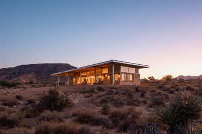Melihat Penginapan Airbnb Megah yang Berada di Gurun California!