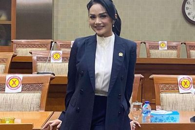 Krisdayanti Bongkar Rahasia Tak Ngantuk saat Rapat DPR, Ternyata karena Benda Mungil Ini