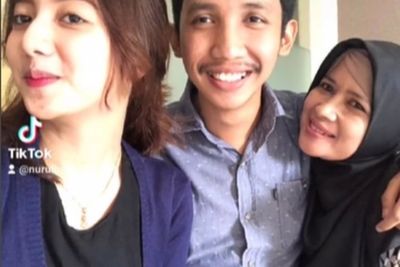 Nenek 53 Tahun Nikahi Pria 27 Tahun, Netizen Salfok ke Anaknya: Ibunya Mati Lanjut Anaknya
