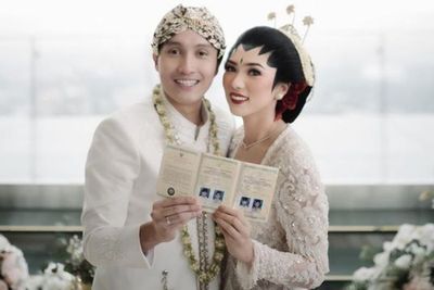 Satu Tahun Menikah, Isayana Sarasvati dan Suami Rupanya Udah Dijodohkan Sejak SMP