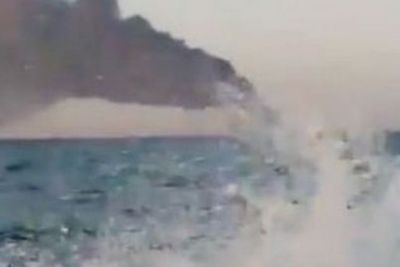 Kapal Terbesar Angkatan Laut Iran Tenggelam Setelah Terjadi Kebakaran di Kapal
