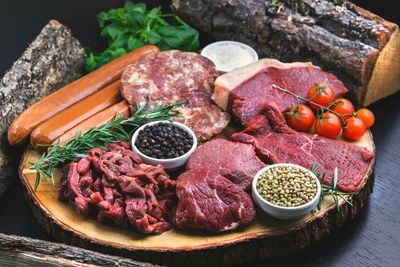 5 Jenis Makanan Pantangan Asam Urat yang Dilarang Dikonsumsi