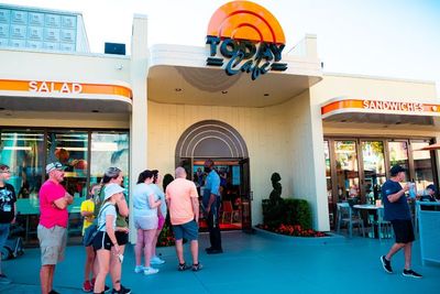 Tamu di Universal Studios Orlando Diizinkan Tak Pakai Masker