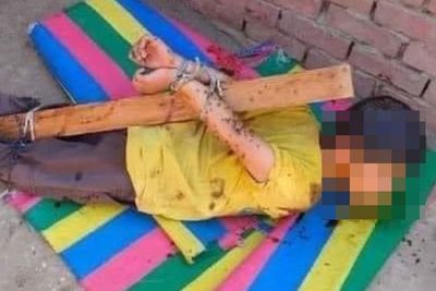 Seorang Ayah Mengikat Putranya di Tiang & Mengolesinya Madu Sebagai Hukuman karena Mencuri