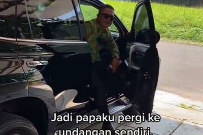 Kocak! Cewek Ini Heran Lihat Ayahnya Cepat Pulang dari Kondangan, Gak Taunya Salah Tanggal