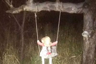 Boneka Horor yang Duduk Di Ayunan Membuat Warga Australia Ketakutan