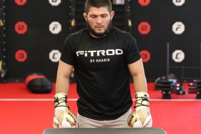 Khabib Nurmagomedov Pamer Skill Main Bola dan Cetak Gol, Ronaldo Brazil Beri Komentar