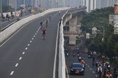 Pesepeda Road bike Boleh Melintas di JLNT, Ini Alasan Dishub DKI Jakarta