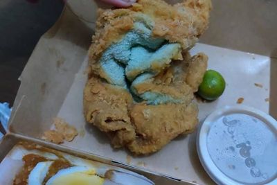 Pesan Ayam di Restoran Lewat Online, Wanita Ini Kaget yang Datang Malah Handuk Goreng