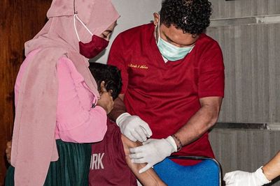 Khofifah Berharap Tokoh Masyarakat & Tokoh Agama Bantu Yakinkan Vaksin Aman