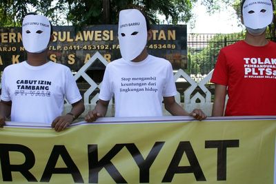 FOTO: Aksi Memperingati Hari Lingkungan Hidup Sedunia di Makassar