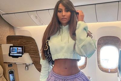 Model Asal Prancis Ini Ketahuan Berpura-pura Berada di Kelas Bisnis saat Naik Pesawat