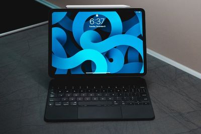 iPad Pro Keluaran Tahun 2022 Diprediksi Hadir dengan Wireless Charging