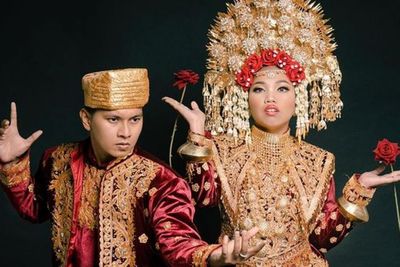 Akhiri Drama Plagiat Baju Prewed, Mumuk Gomez: Semua Orang Berhak Pake Baju Adat Manapun