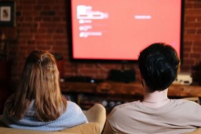 Studi: Terlalu Banyak Menonton Televisi Pengaruhi Fungsi Otak