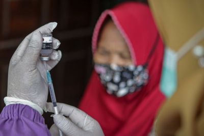 Kenapa Kelompok Lansia Renta Belum Boleh Divaksin Covid-19? Ini Jawabannya