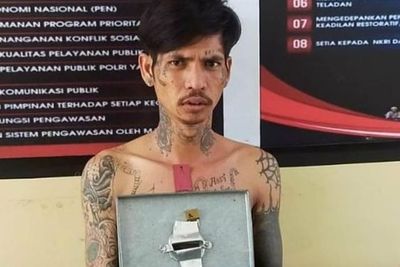 Astaga! Pria Bertato Ini Kecanduan Lem, Panjat Pagar Lalu Curi Kotak Amal Masjid di Gowa