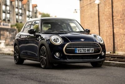 Cuma 10 Unit di Indonesia, MINI Cooper Frozen Brass Dijual Rp690 Jutaan!