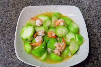 Cara Mudah Membuat Tumis Oyong Udang Yang Enak dan Lezat