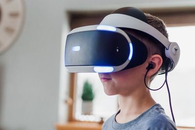 Keren! Sunat Zaman Sekarang Bisa Sambil Main Game Serta Pakai VR Loh!