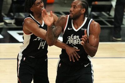 FOTO: Clippers Kalahkan Mavericks 126-111 Untuk Memenangkan Seri