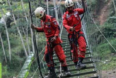 FOTO: Ekspedisi 1.000 Jembatan Gantung Untuk Indonesia