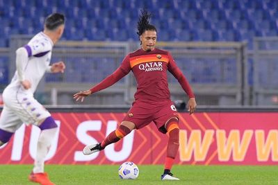 Liburan di Jamaika, Bek Roma Chris Smalling dan Istri Ngaku Lihat UFO