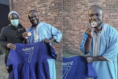 Bukti Kerendahan Hati Kante, Izinkan Fans Chelsea Pakai Medali Liga Champions Miliknya