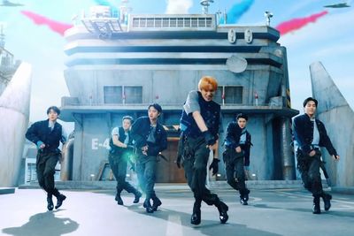 Pre-Order untuk Dont Fight The Feeling EXO Capai 1,22 Juta Kopi
