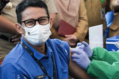 Disuntik Vaksin AstraZeneca, Sandiaga Uno: Alhamdulillah Tidak Ada Keluhan