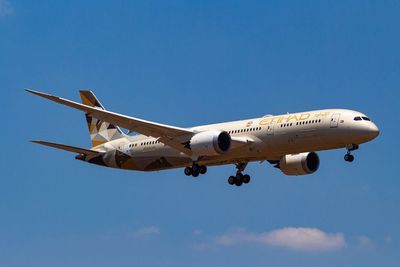 Penerbangan Etihad Airways Luncurkan Penjualan Kilat untuk Rayakan Perjalanan ke Abu Dhabi