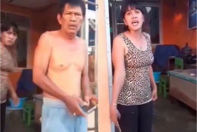Duh! Diduga Tak Sesuai Pesanan, Customer ini Malah Marah-marah dan Siram Air ke Kurir