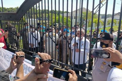 Puluhan Honorer Demo ke Kantor Bupati Labura Buntut Kontrak Tak Diperpanjang