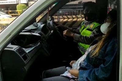 Ibu Hamil 7 Bulan Kontraksi saat Naik Motor di Jakpus, Polisi Bantu Evakuasi ke RS