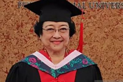 Megawati Puji Diri Sendiri dalam Karya Ilmiahnya untuk Unhan, Rocky Gerung: Aneh!