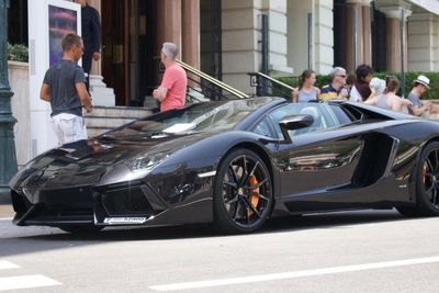 Bucin Akut, Pria Ini Puasa 40 Hari Demi Beri Mobil Lamborghini ke Pacar, Akhirnya Nyesek