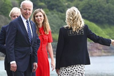 Jill Biden Curi Perhatian usai Pakai Jaket LOVE di Inggris, Terdapat Pesan Tersembunyi